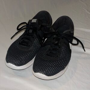 cute black nike tennis shoes!